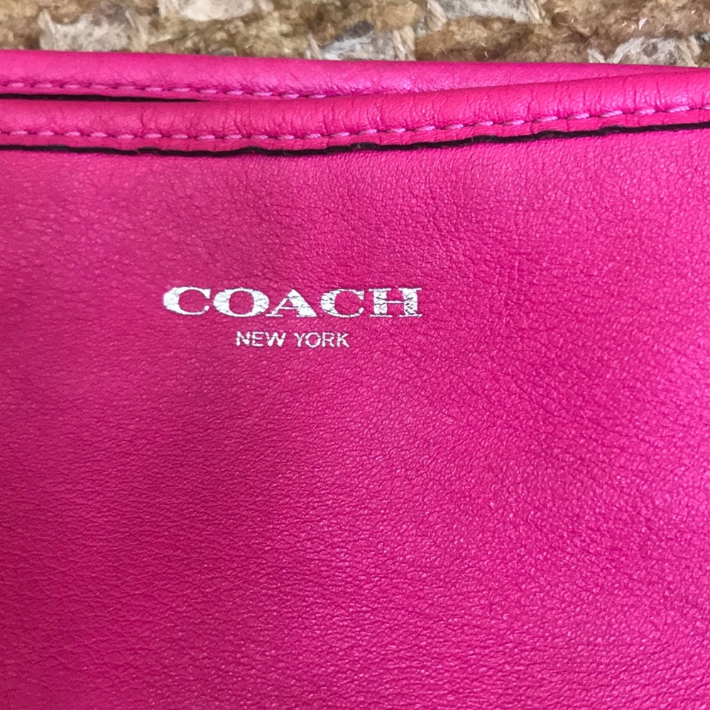 Coach leather hobo shoulder bag in pink! - Picture 2 of 5